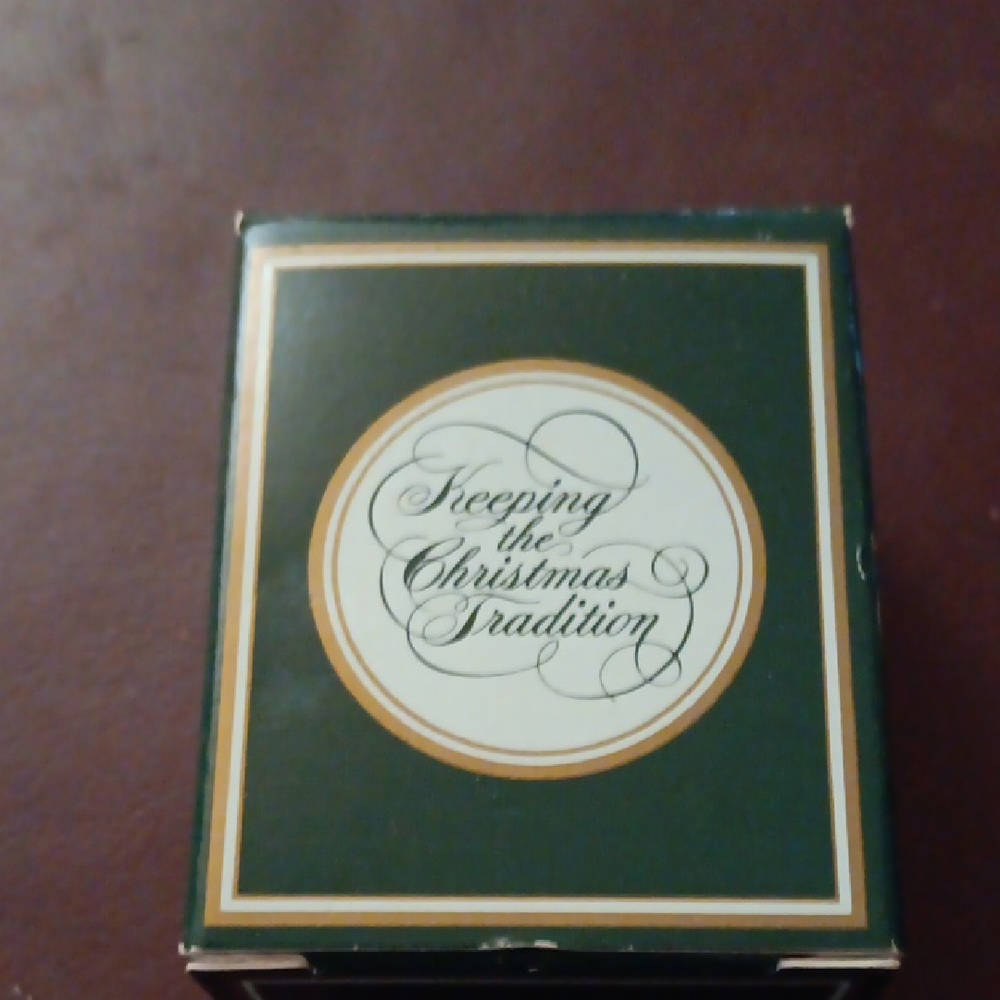 Vintage Avon 1982 Christmas Thimble